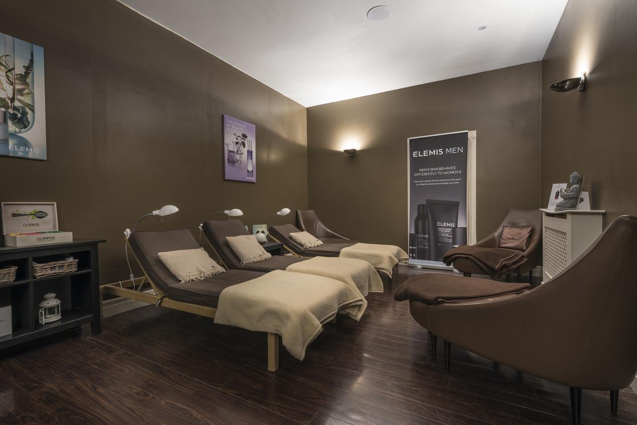 Macdonald Elmers Court Resort 리밍톤 외부 사진