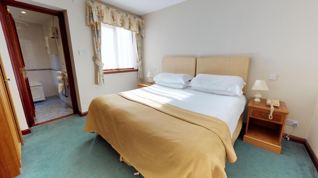 Macdonald Elmers Court Resort 리밍톤 외부 사진