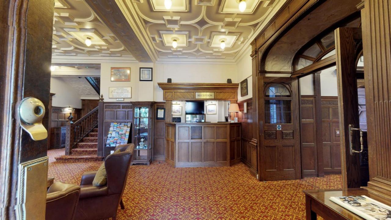 Macdonald Elmers Court Resort 리밍톤 외부 사진